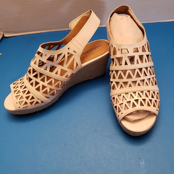 Sandals​ - Picture 1 of 5